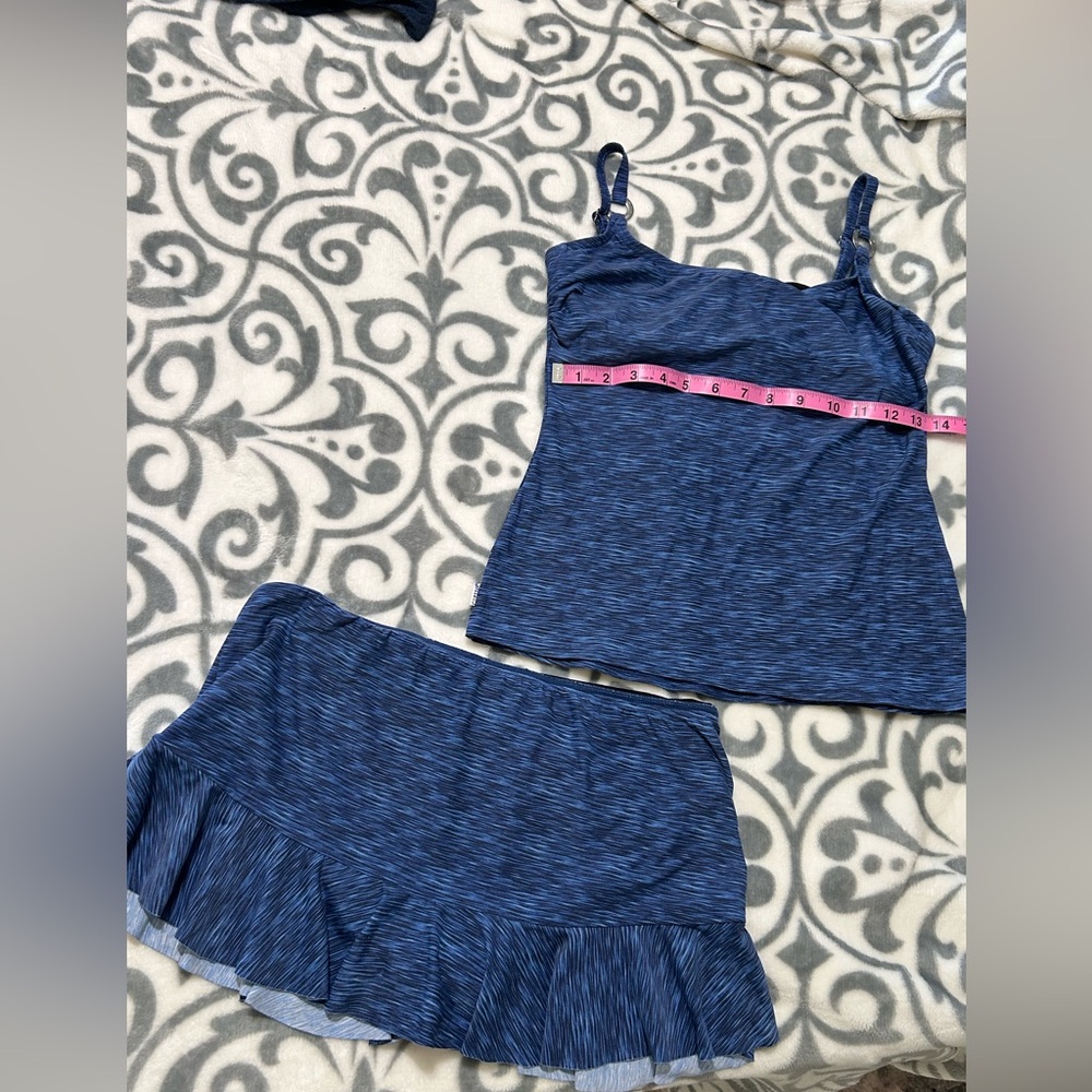 Captiva two piece skirt tank top swimsuit new without tags wires in top medium